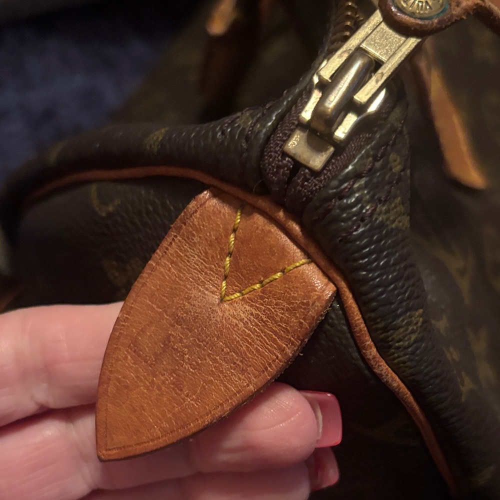 Authentic Louis Vuitton Monogram Canvas Duffel with Tan Trim - Picture 4 of 9